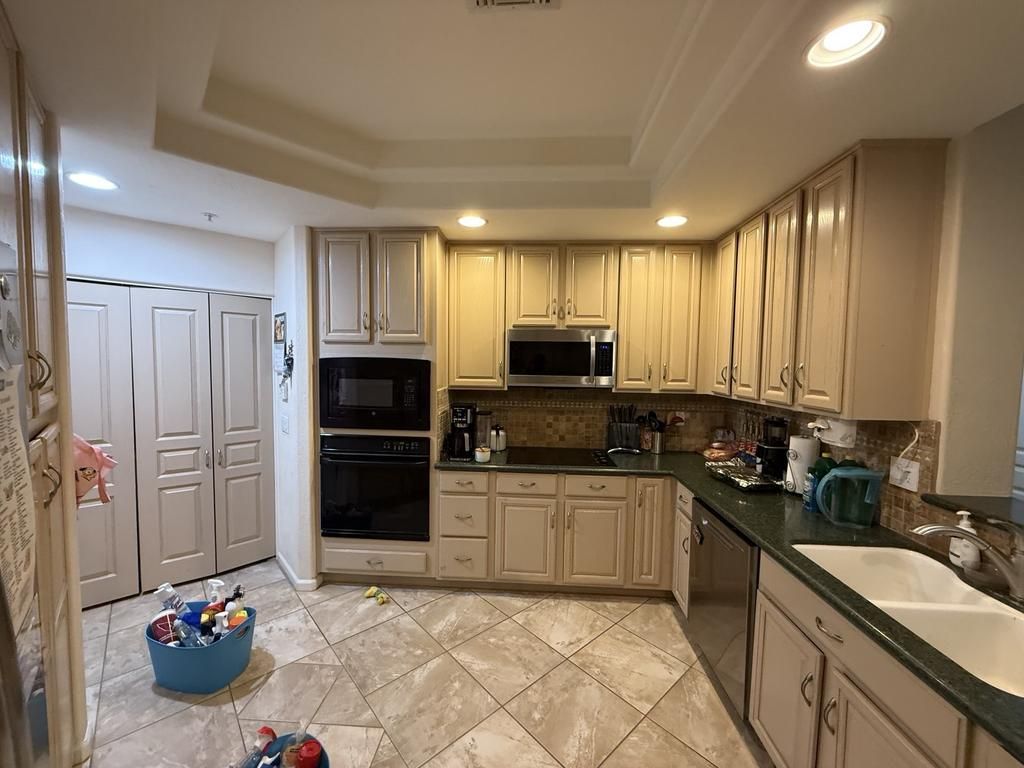 Same Scottsdale kitchen before the remodel, original cabinets and appliances